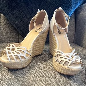 NWT White wedge sandal ankle strap boho rope heel white eyelet looking detail